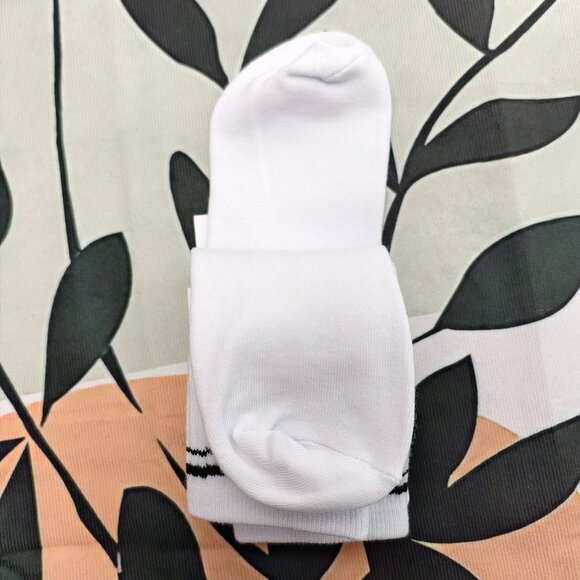 NWT - ALO Yoga Socks 2 Pairs - Picture 4 of 4